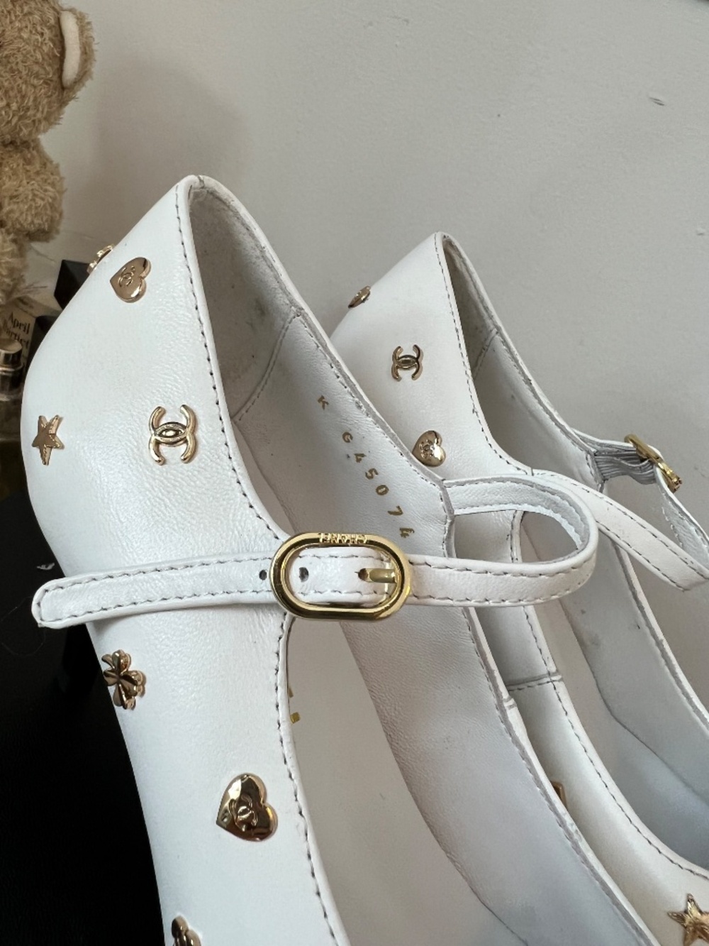Chanel Patent Cap Toe Charms Mary Jane Pumps SZ 38 - Picture 2 of 10